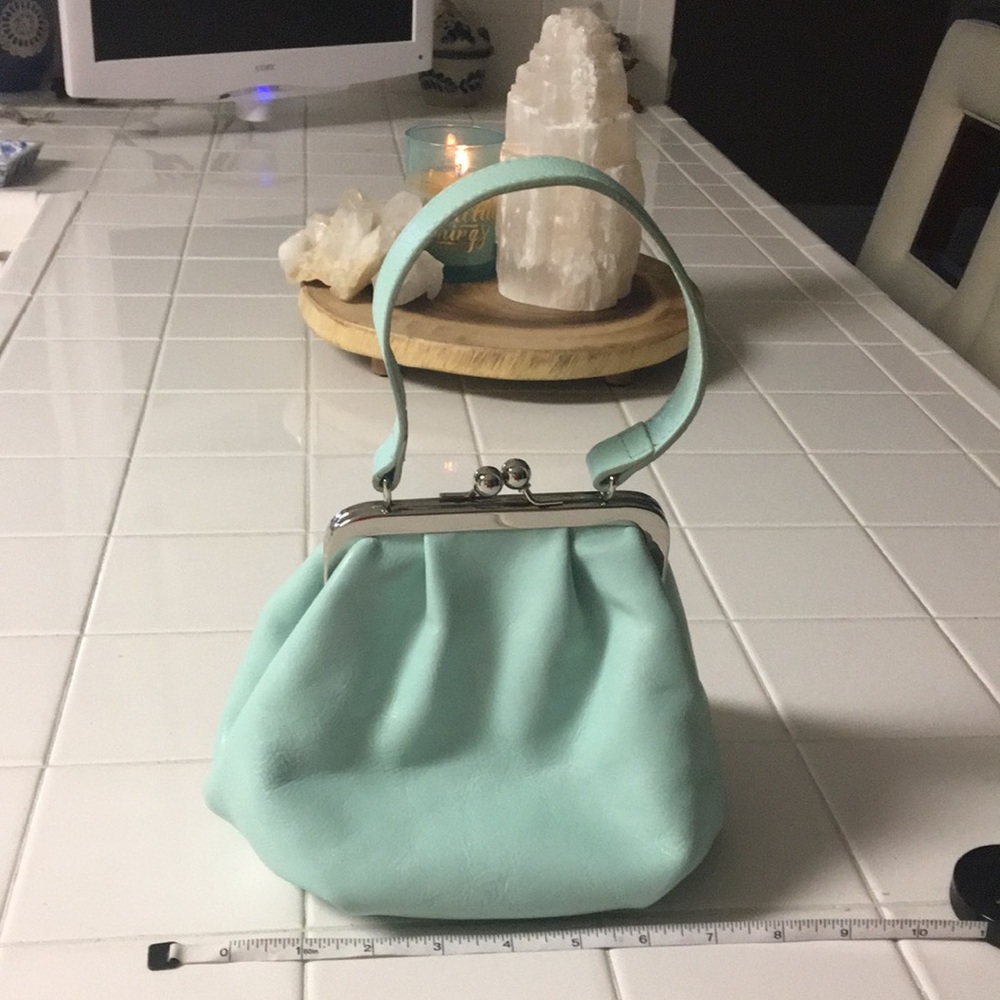 Gorgeous teal GEGUINE leather purse